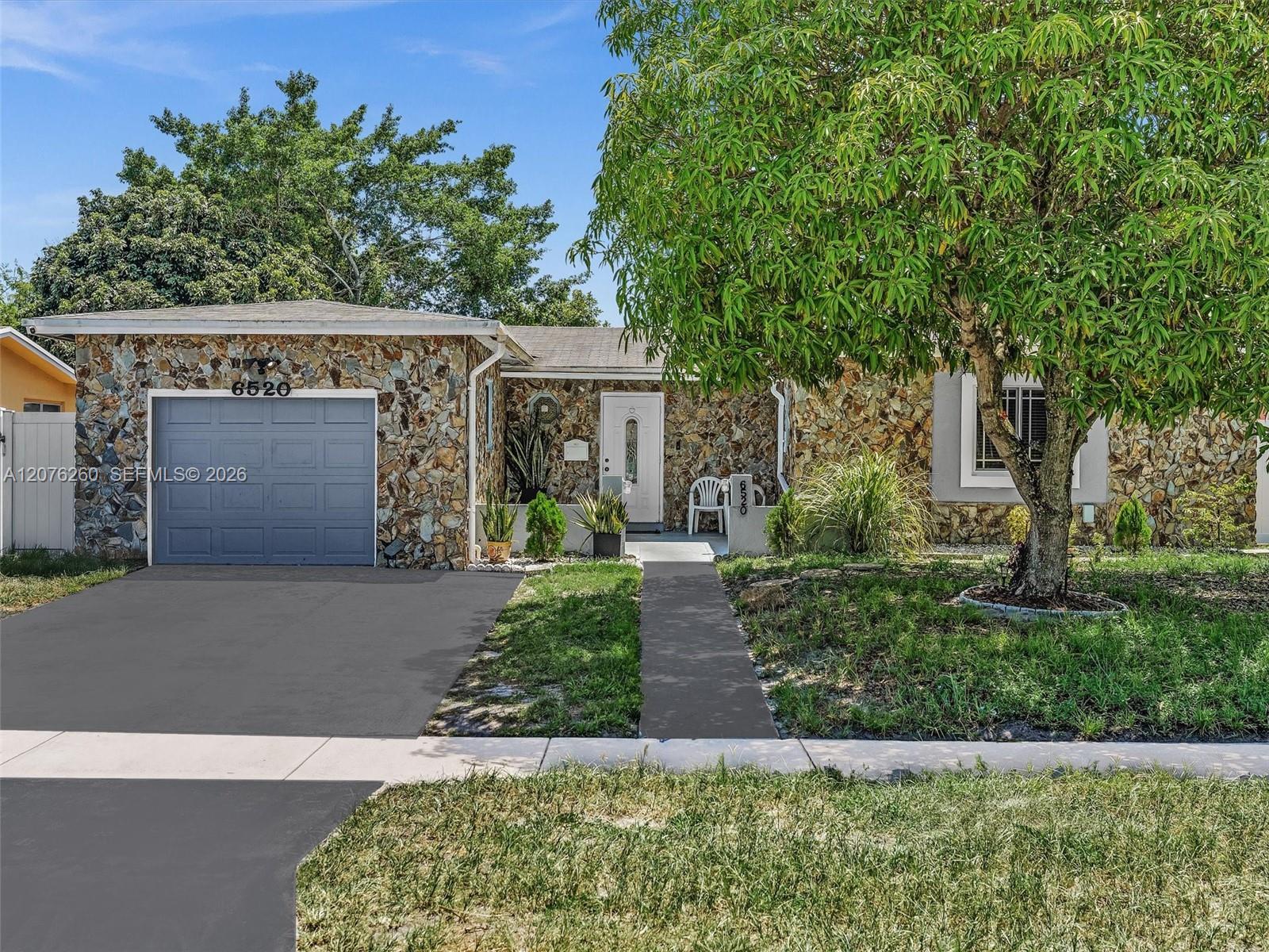 6520 SW 7th Ct, North Lauderdale FL 33068