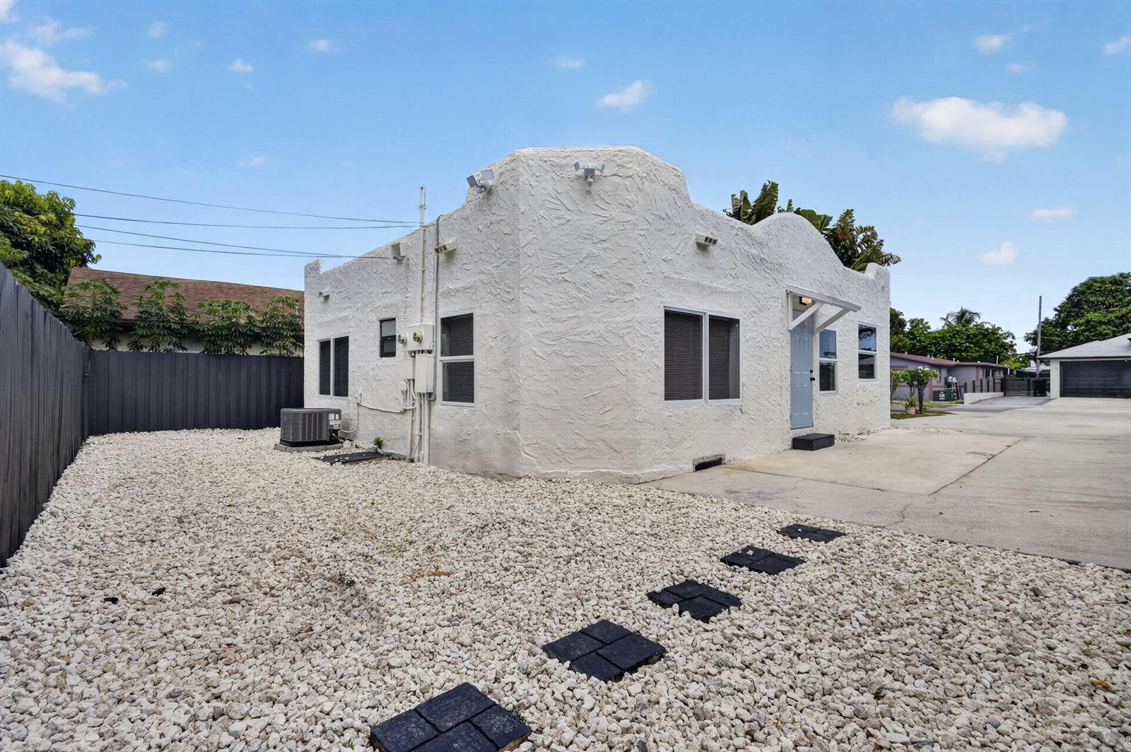 516 Independence Road # 1, West Palm Beach FL 33405