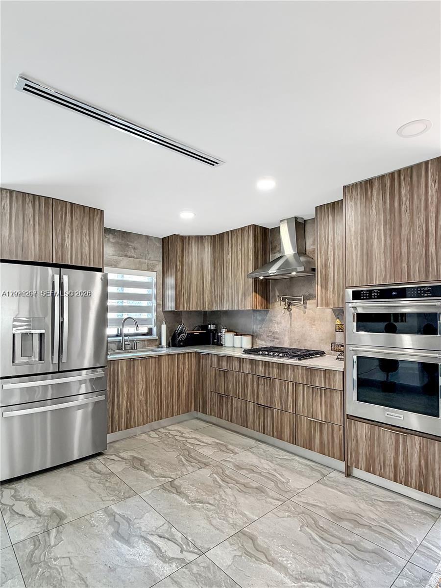 233 W 39th Pl, Hialeah FL 33012