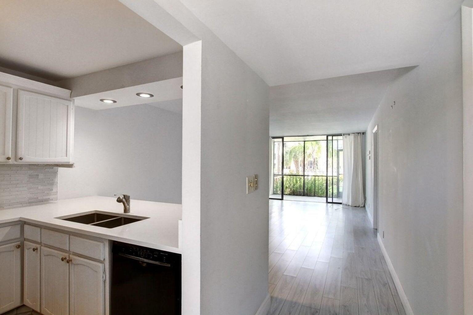 11 ROYAL PALM Way # 1040, Boca Raton FL 33432