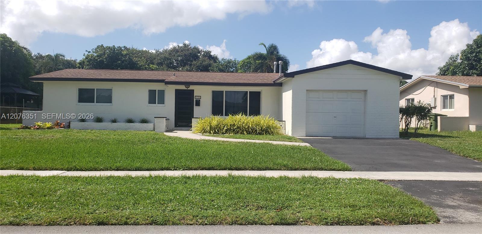 8320 NW 24th Ct, Pembroke Pines FL 33024