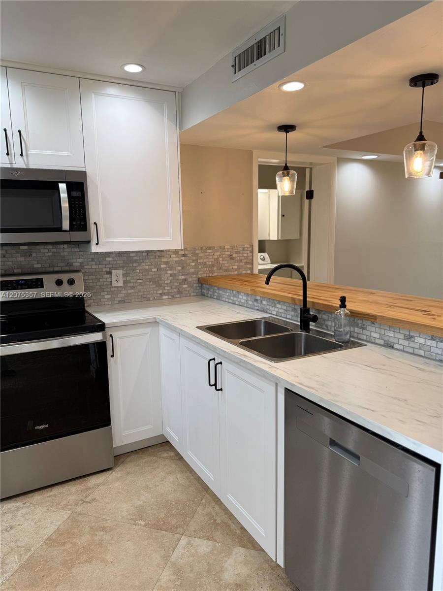 1520 Whitehall Dr # 206, Davie FL 33324