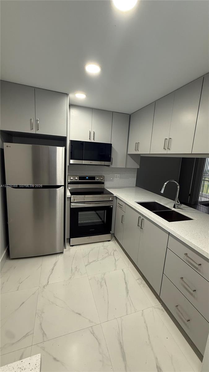 2750 W 63rd Pl # 24, Hialeah FL 33016