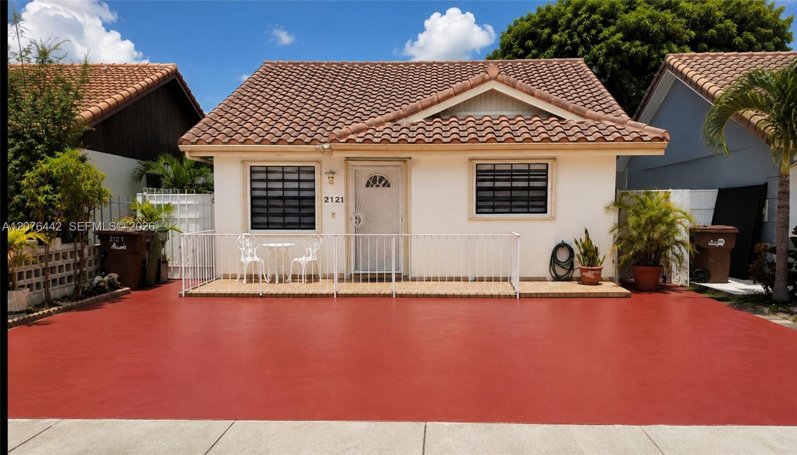 2121 W 54th St, Hialeah FL 33016
