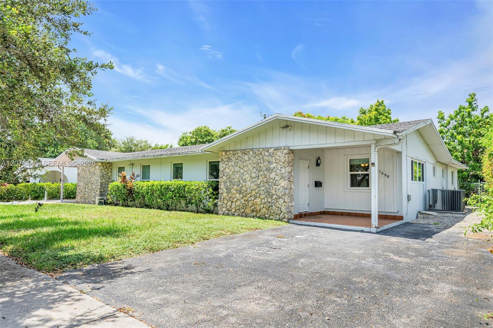 11600 SW 81st Rd # 11600, Pinecrest FL 33156
