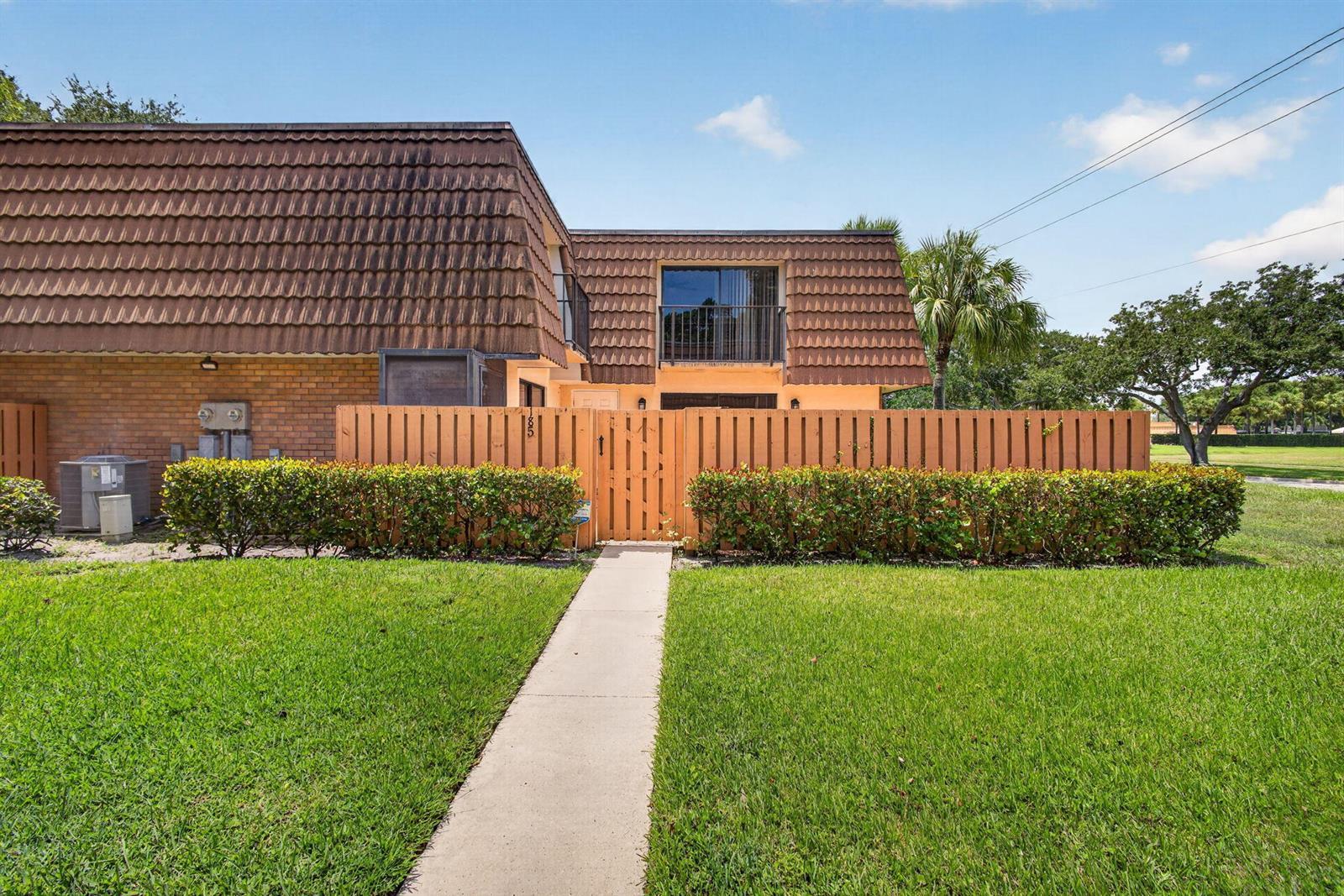 185 Charter Way, West Palm Beach FL 33407