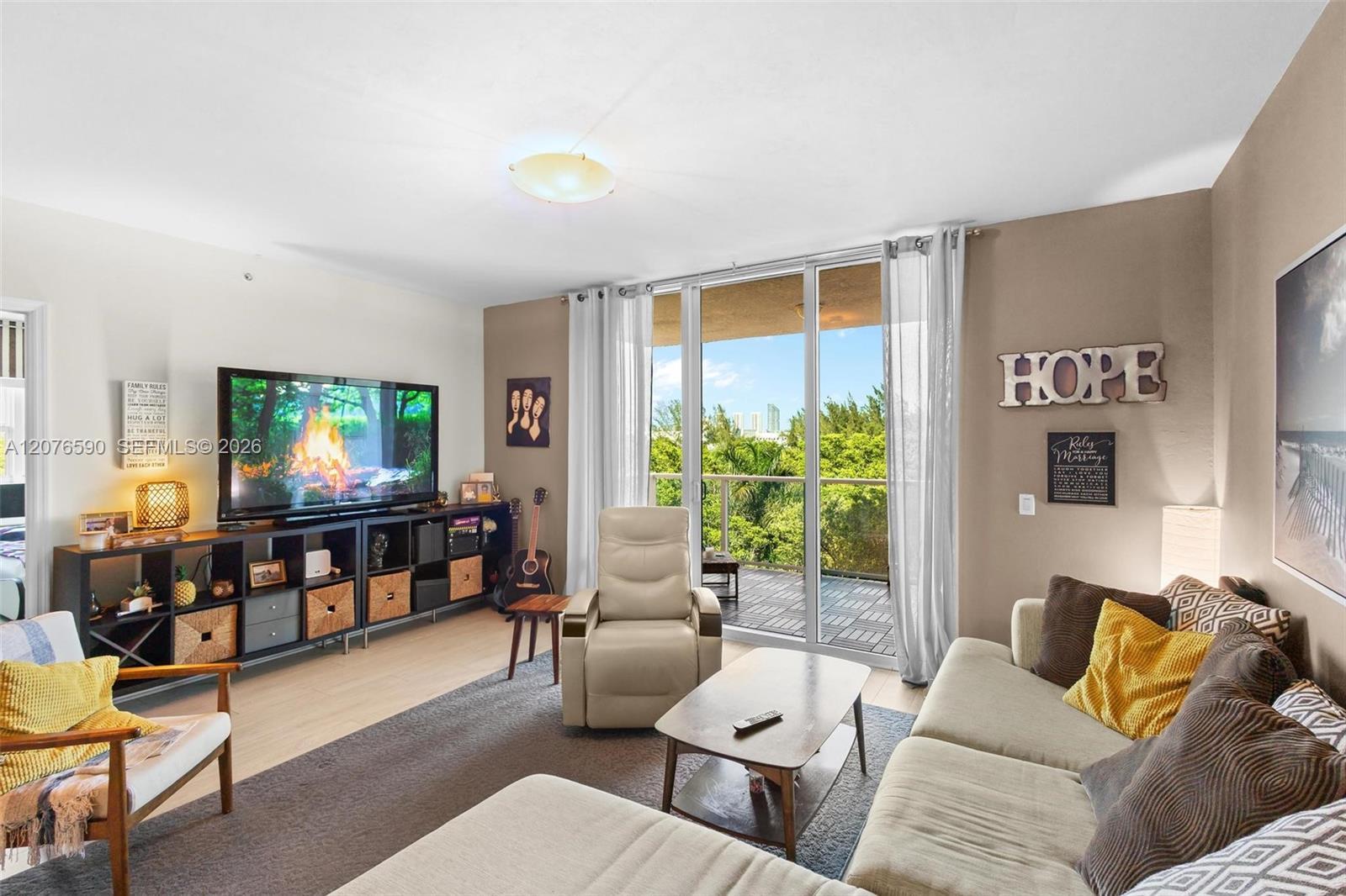 15051 Royal Oaks Ln # 401, North Miami FL 33181