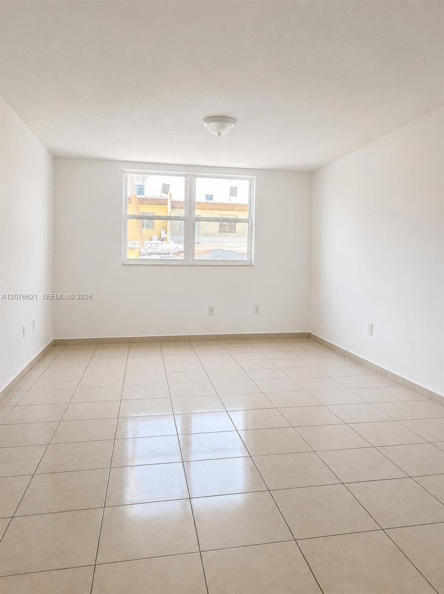 666 W 81st St # 103, Hialeah FL 33014