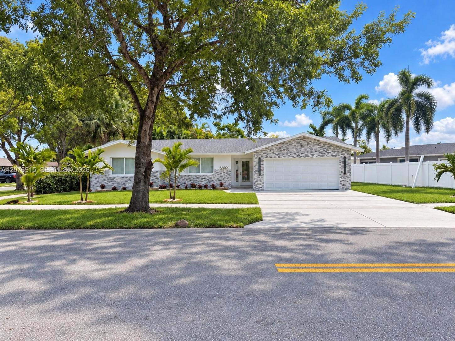 8300 SW 26th Pl, Davie FL 33328