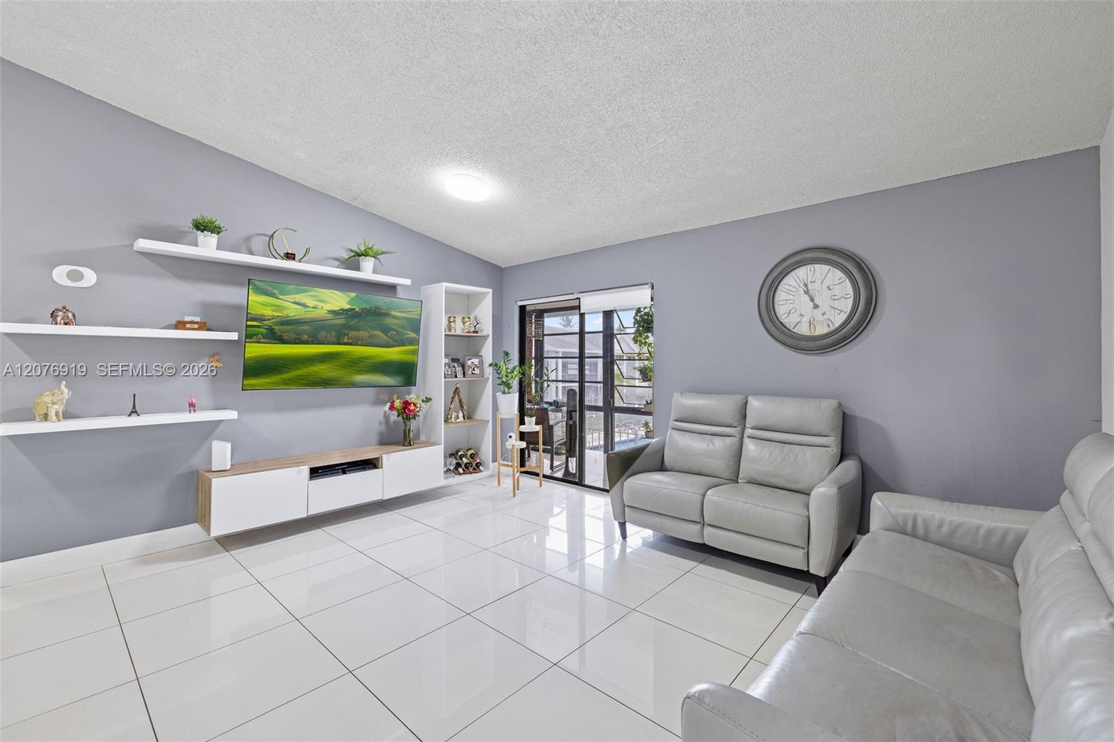 827 NE 199th St # 206, Miami FL 33179