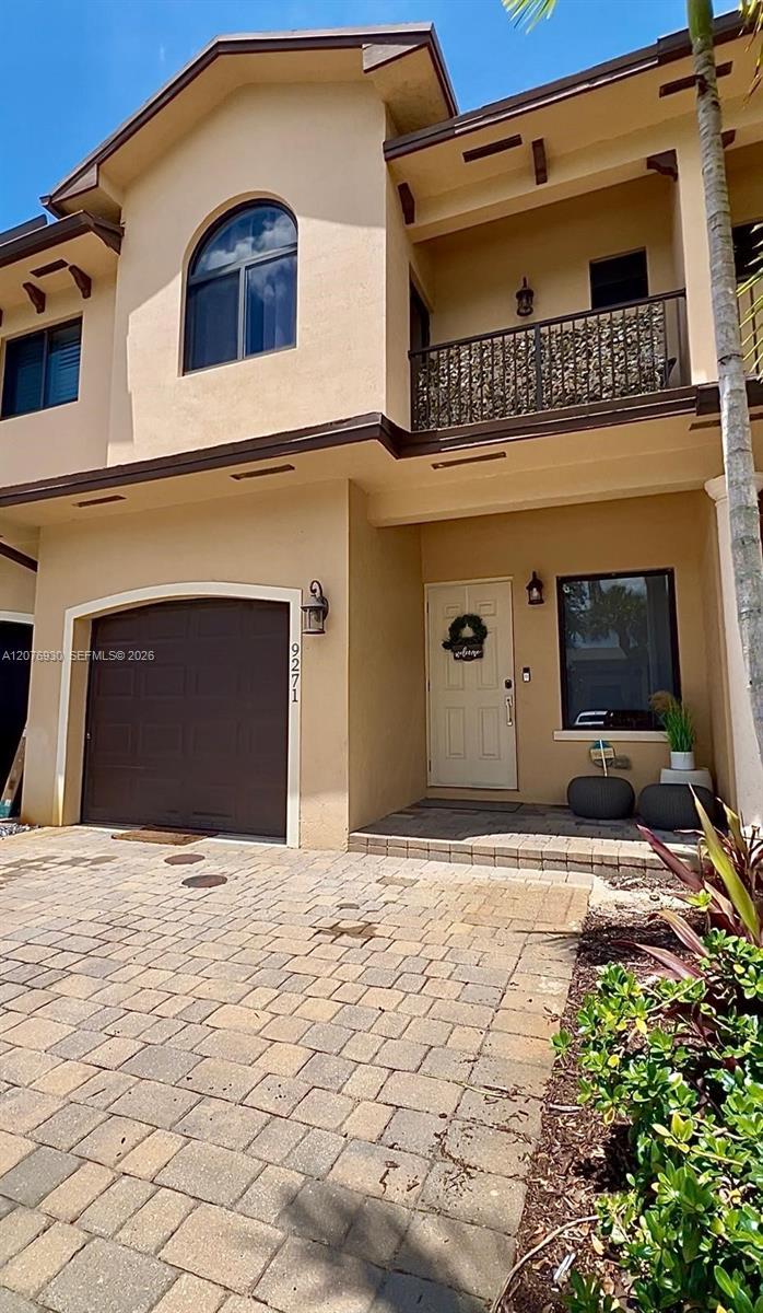 9271 NW 16th St, Pembroke Pines FL 33027