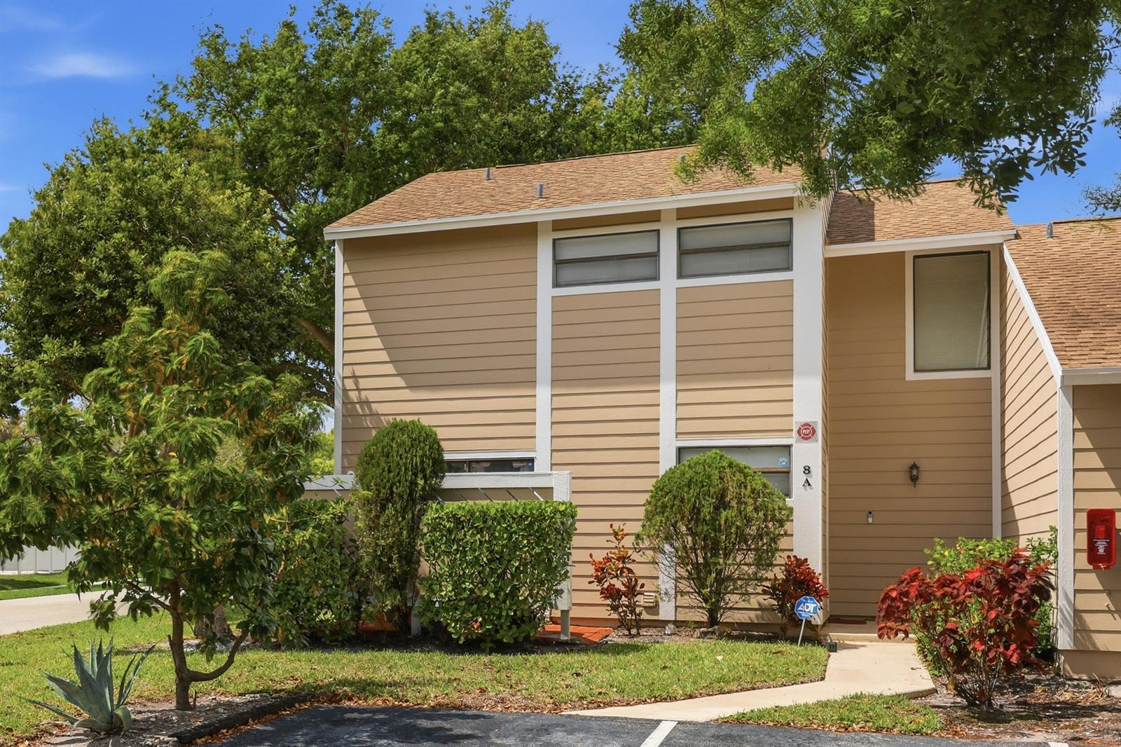 301 LAKEWOOD Drive # 8A, Jupiter FL 33458