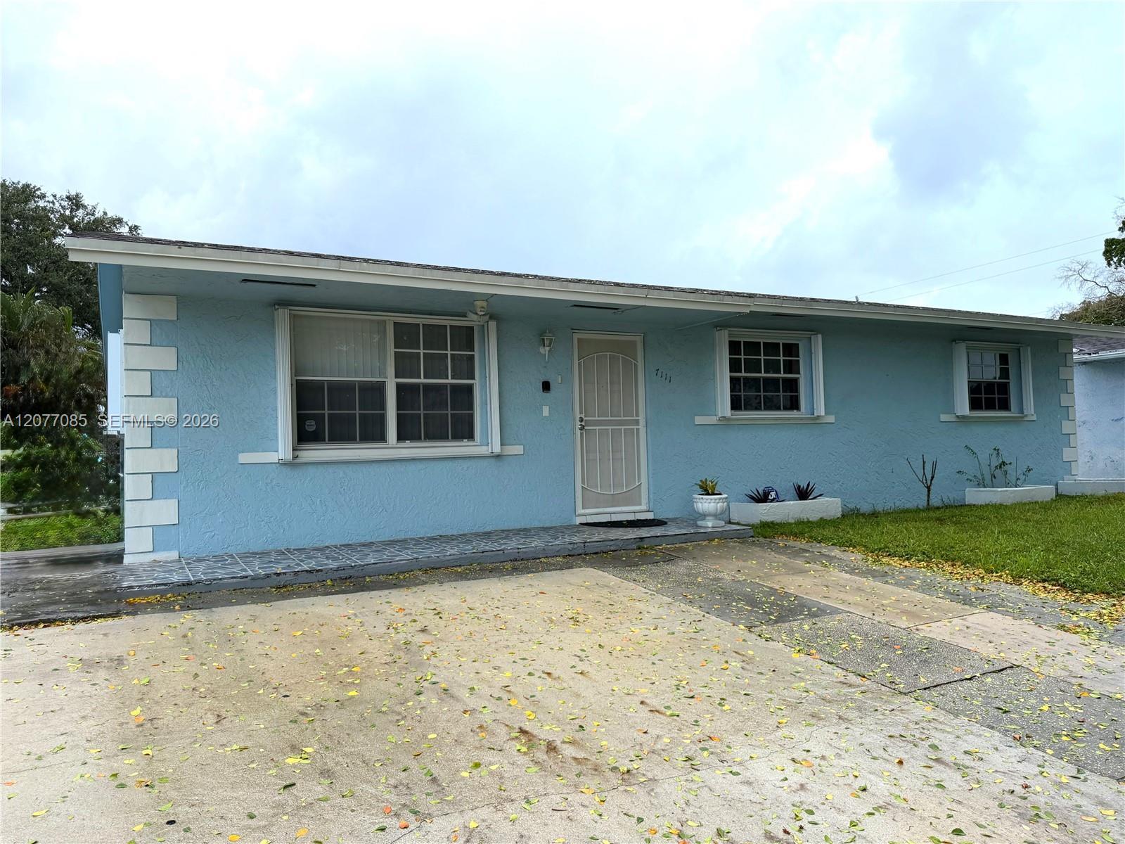 7111 Charleston St, Hollywood FL 33024