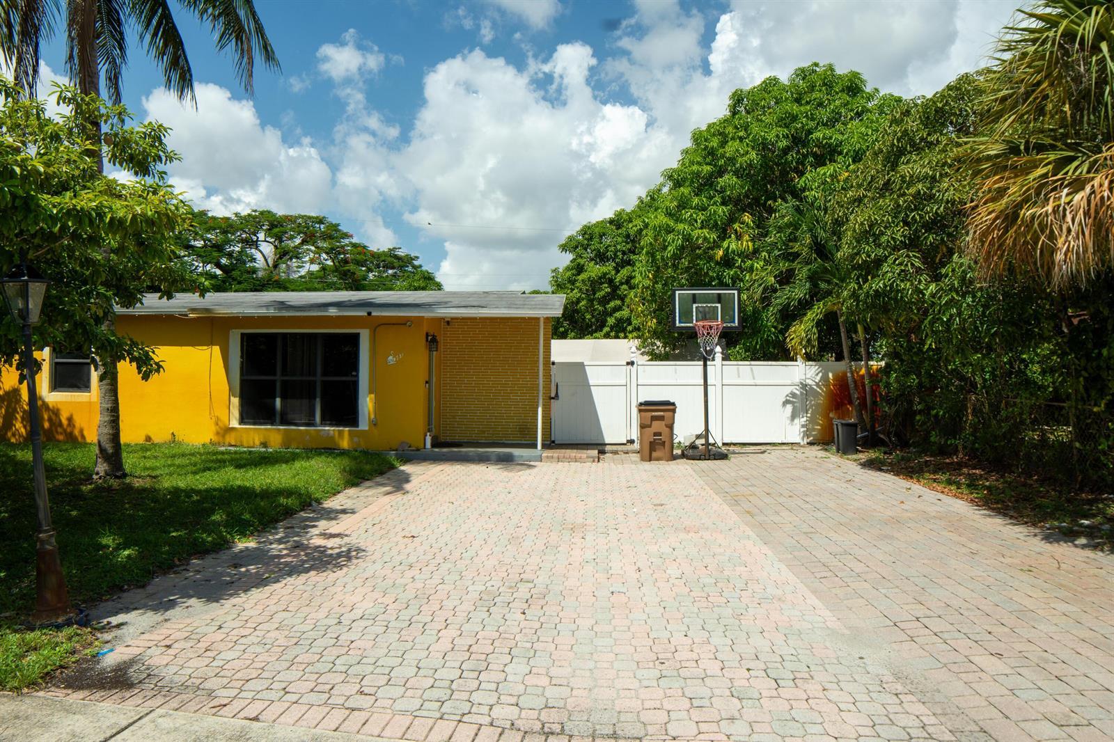 4731 NE 2ND, Deerfield Beach FL 33064
