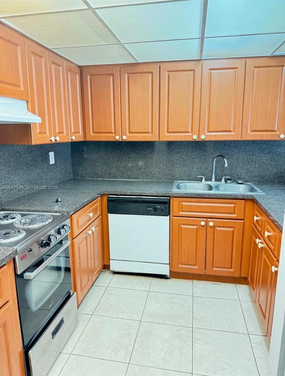 6990 Miami Gardens Dr # 225, Hialeah FL 33015