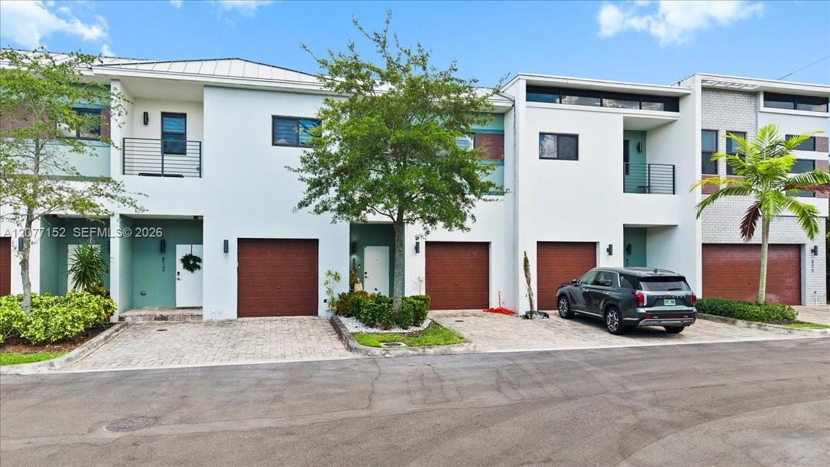 808 NW 44th Ter, Plantation FL 33317