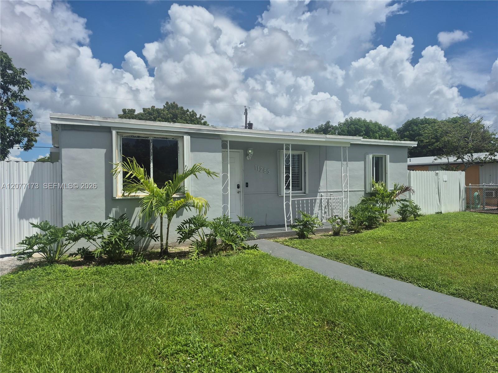 11285 SW 43rd St, Miami FL 33165