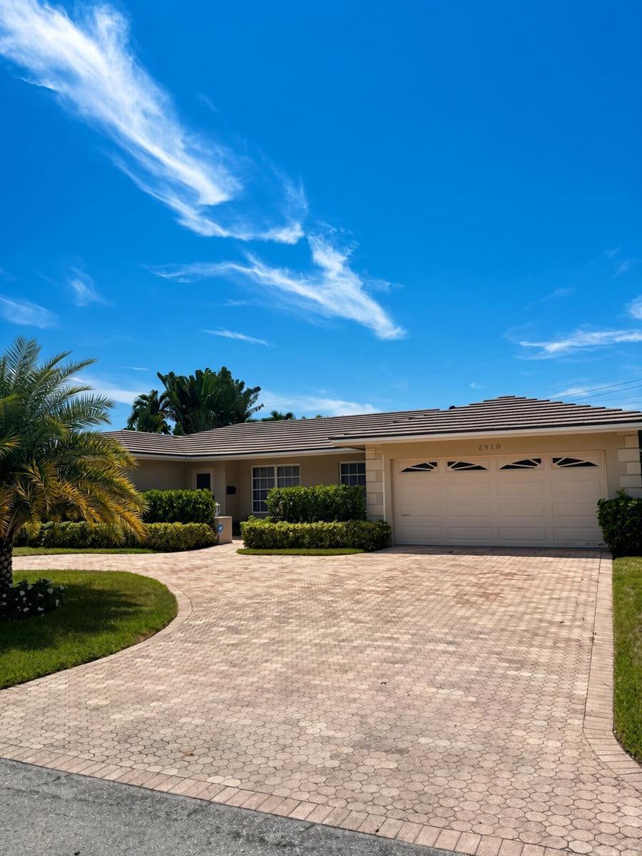2910 NE 39TH Court, Lighthouse Point FL 33064