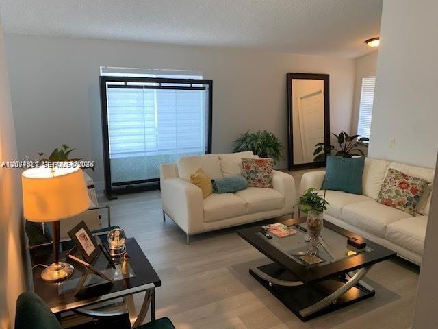 1477 Majesty Ter, Weston FL 33327