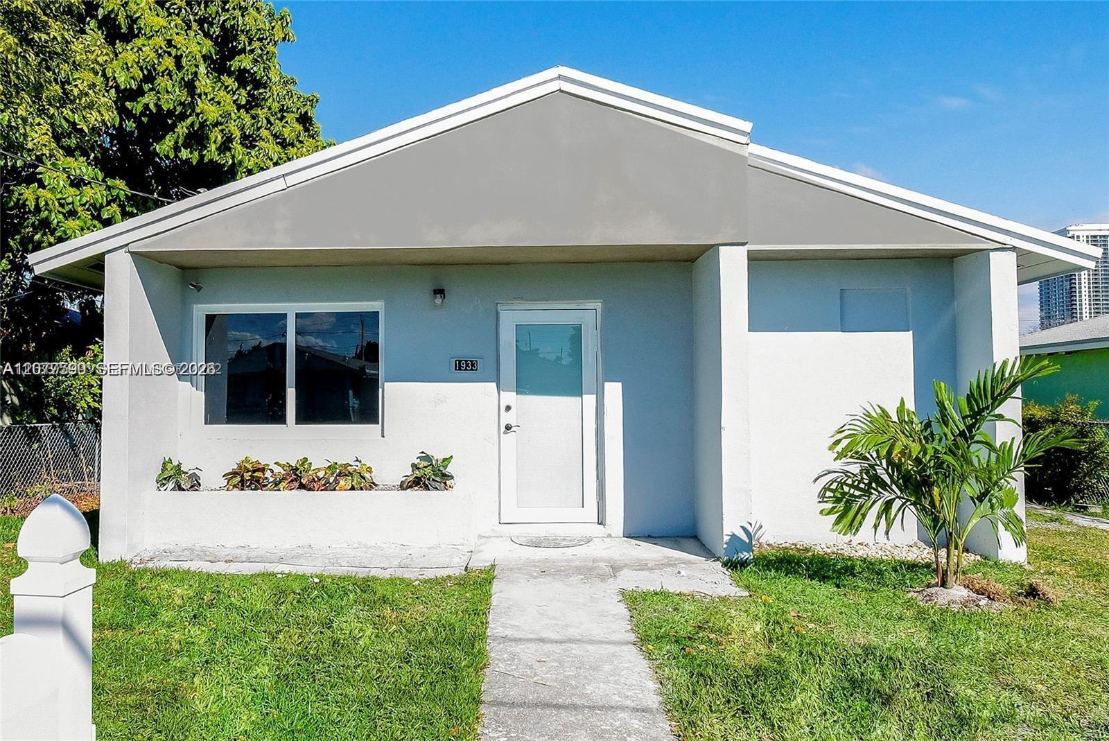 1933 NW 2nd Ct, Miami FL 33136