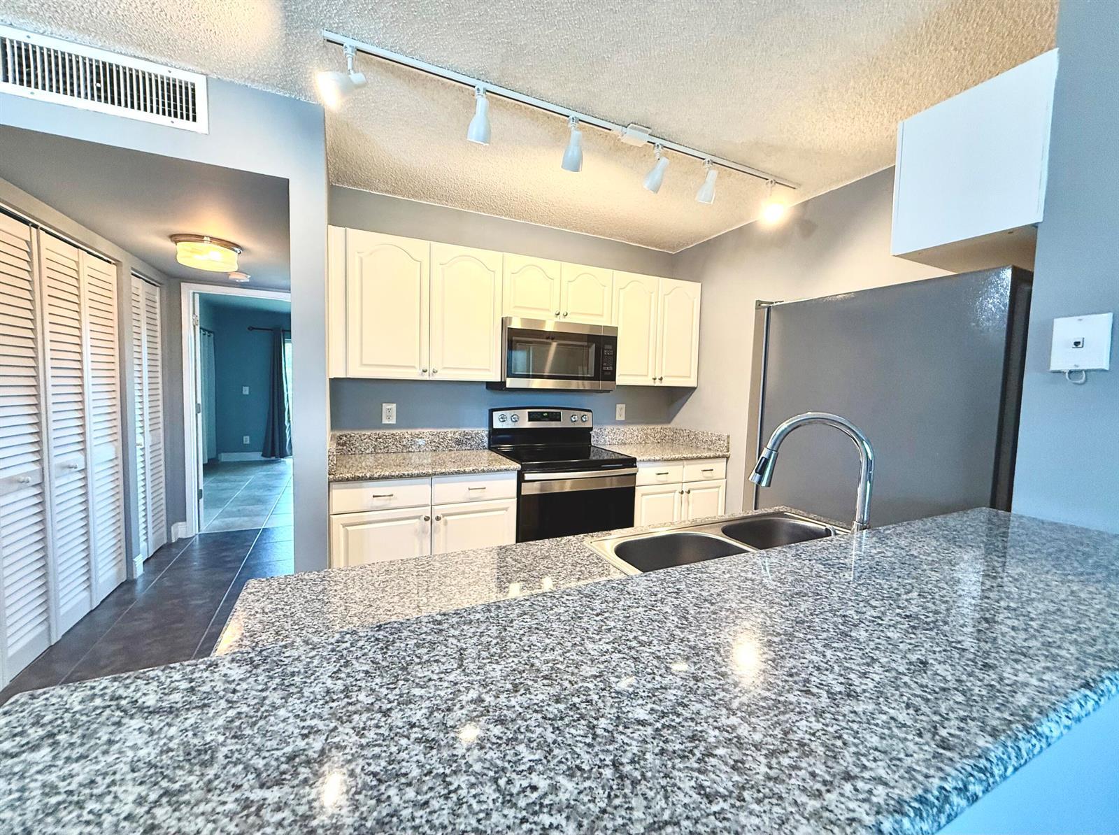 1625 Meadows Circle W, Boynton Beach FL 33436