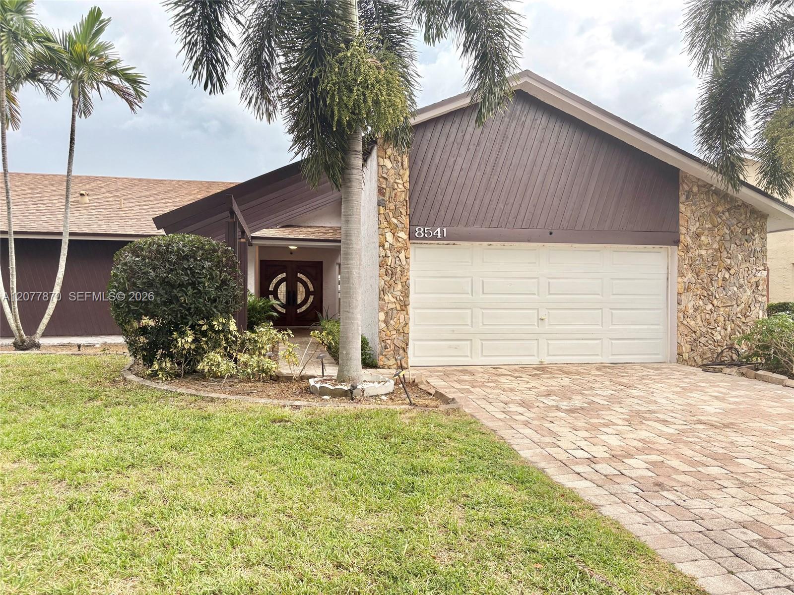 8541 NW 54th St, Lauderhill FL 33351
