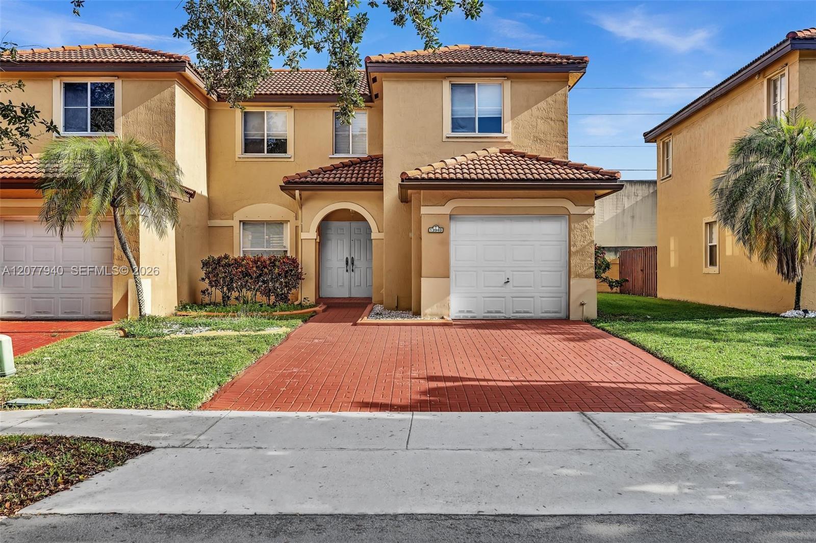13949 N Forest Oak Cir, Davie FL 33325