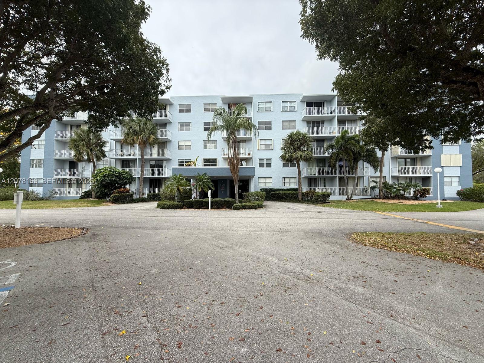 500 Executive Center Dr # 4J, West Palm Beach FL 33401