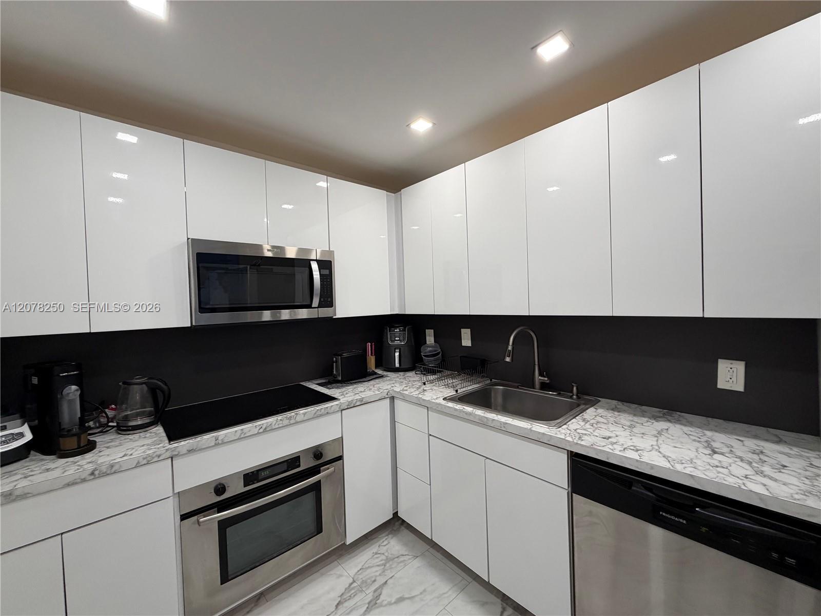 400 Kings Point Dr # 218, Sunny Isles Beach FL 33160