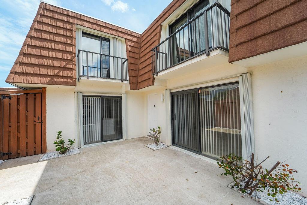 3900 SE County Line Road, Jupiter FL 33469