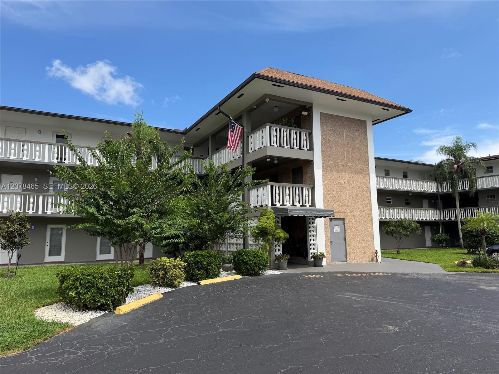 5200 Washington St # 207, Hollywood FL 33021