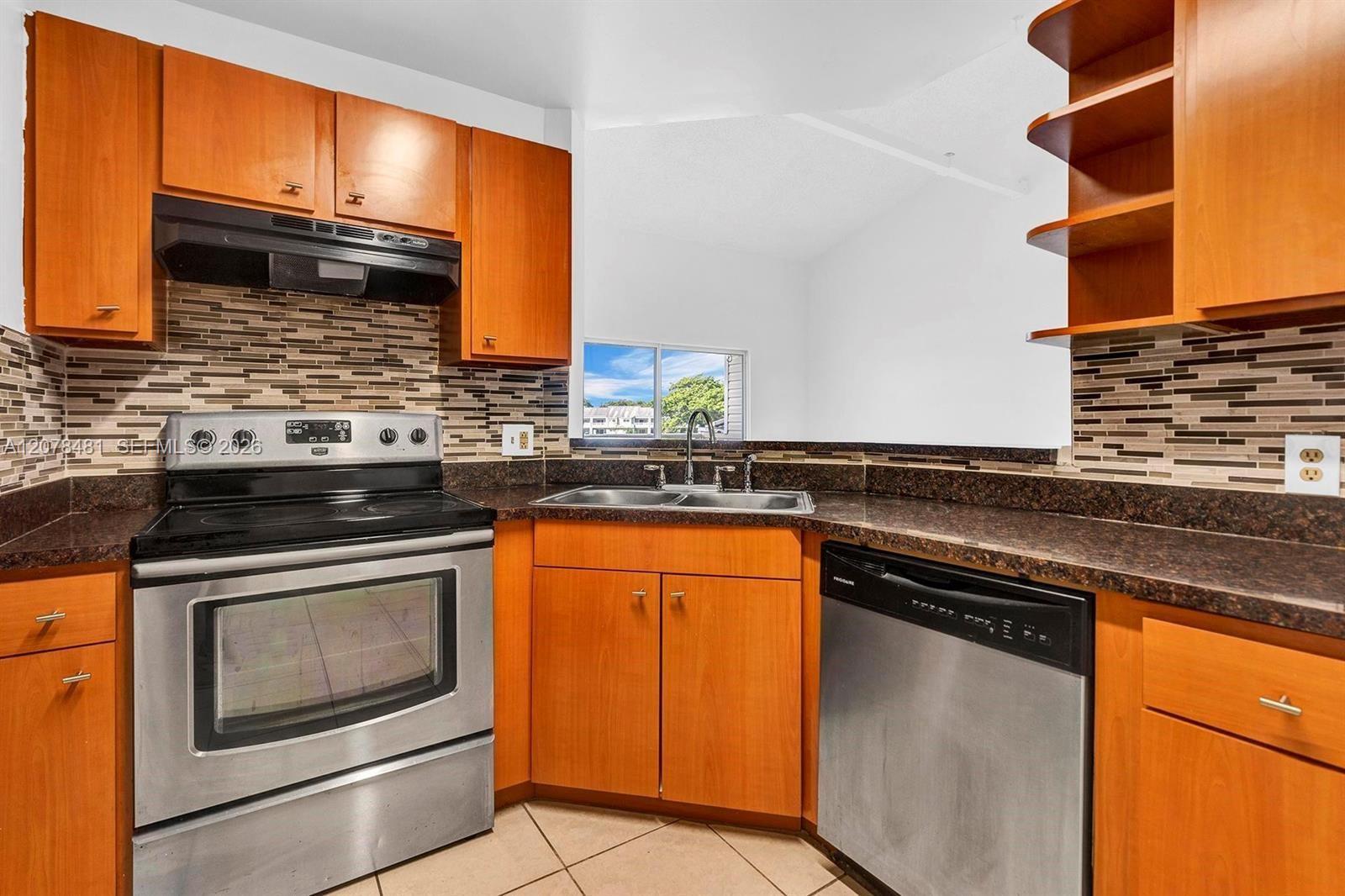 3449 NW 44th St # 205, Oakland Park FL 33309