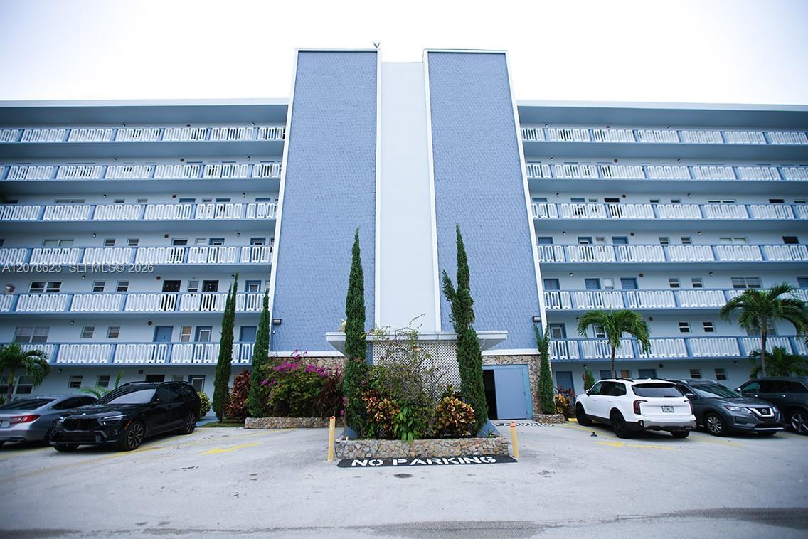 300 NE 12th Ave # 703, Hallandale Beach FL 33009