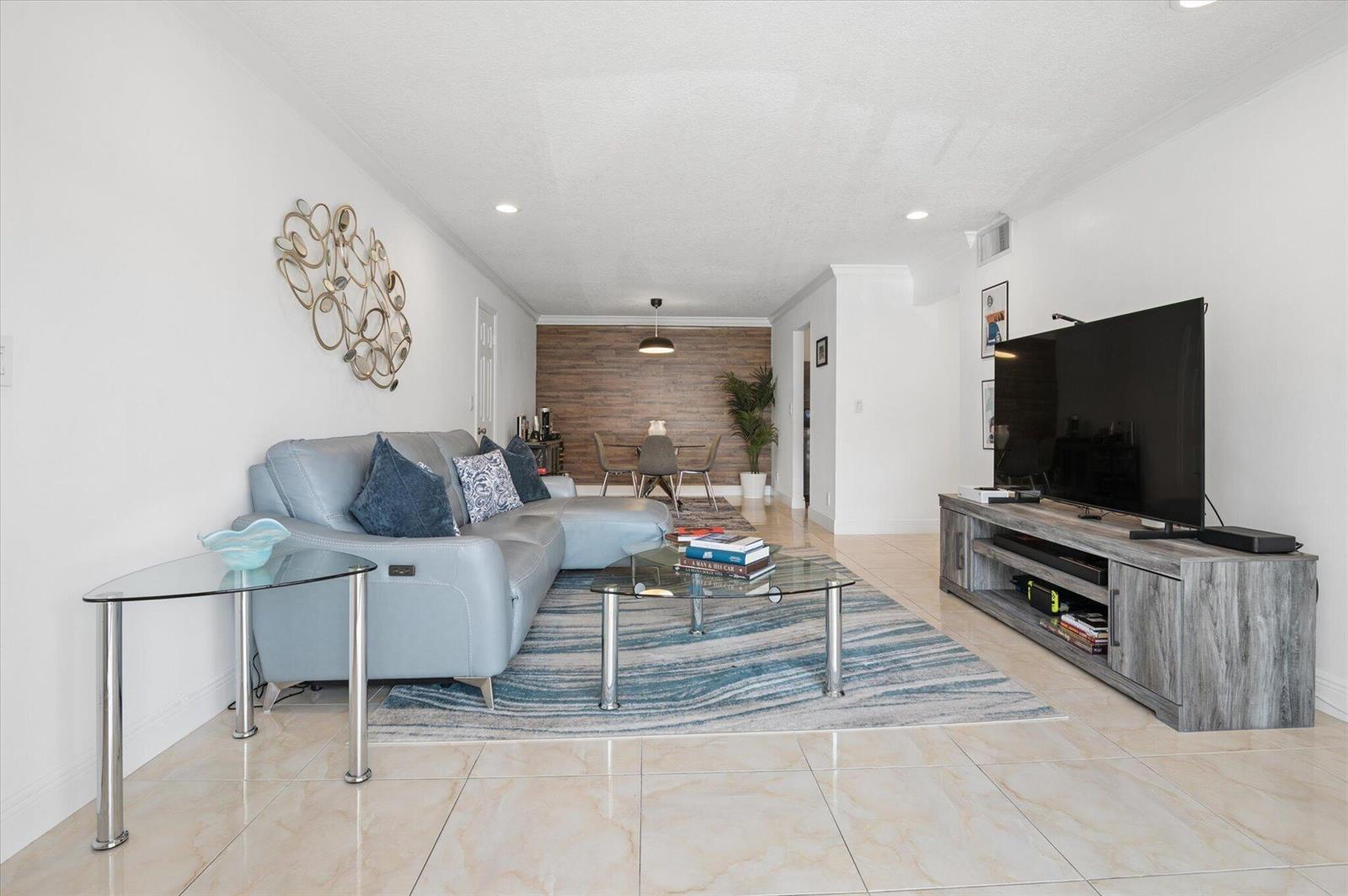6287 BAY CLUB Drive # 2, Fort Lauderdale FL 33308