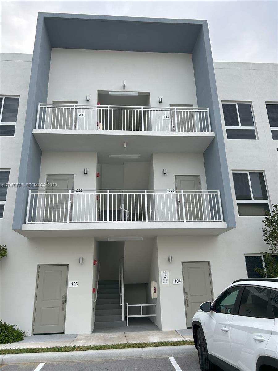 610 NE 2nd St # 304, Dania Beach FL 33004