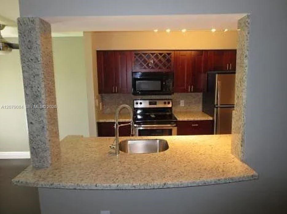 2405 NW 33rd St # 1211, Oakland Park FL 33309