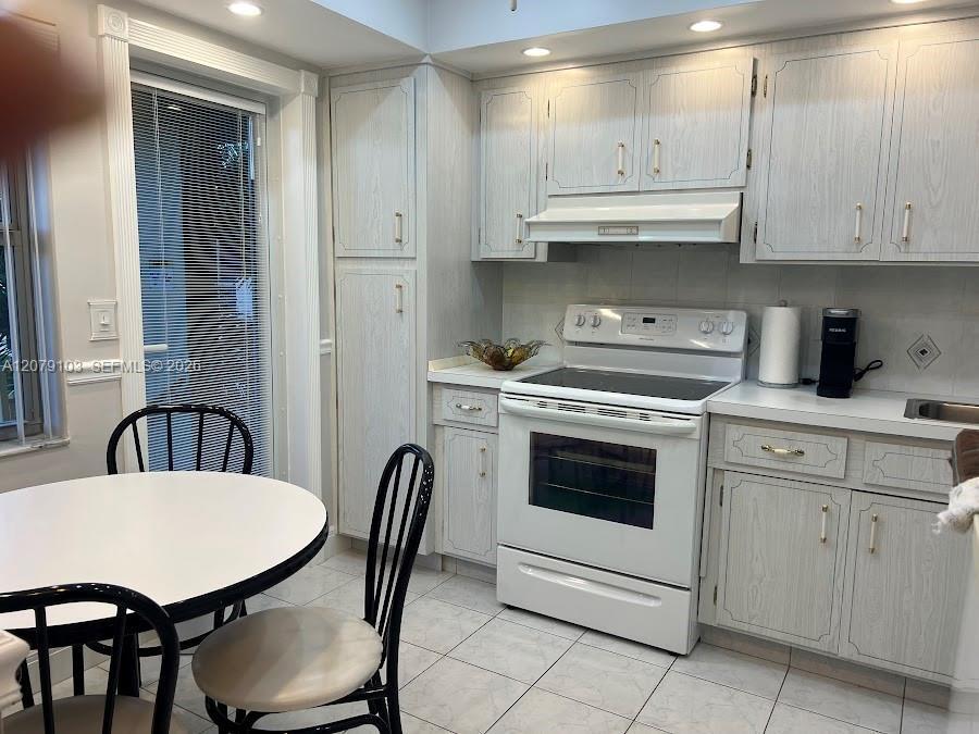 1350 Atlantic Shores Blvd # 322, Hallandale Beach FL 33009