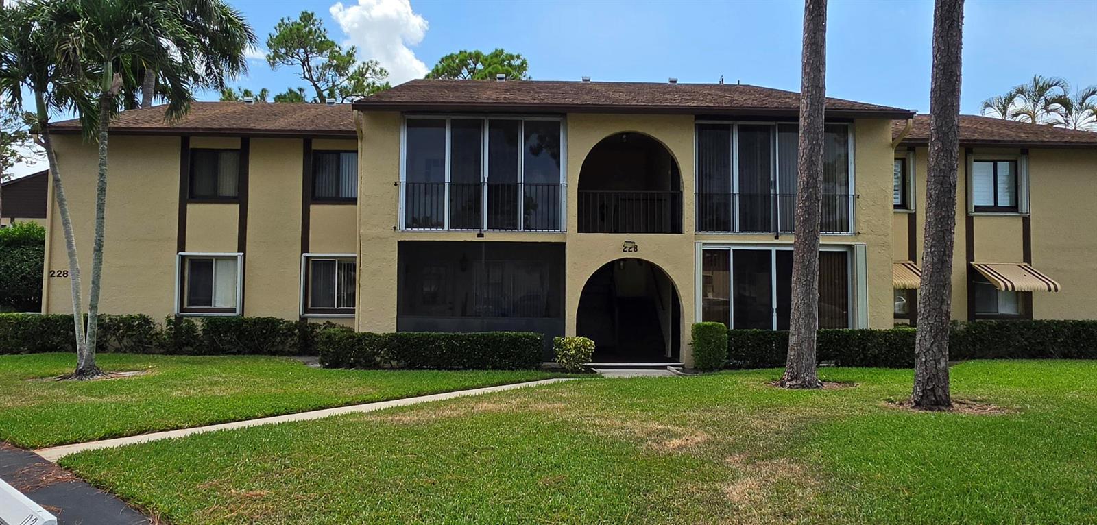 228 Pine HOV Circle # A2, FL 33463