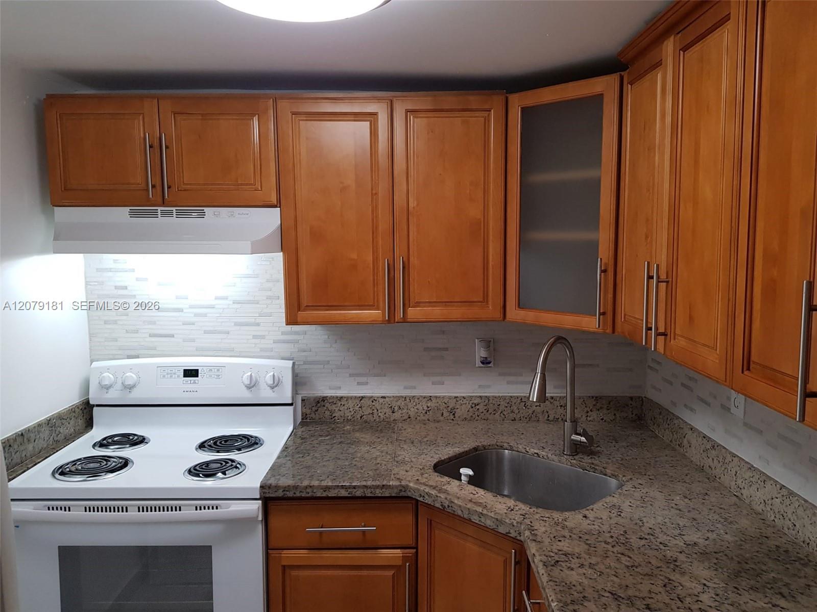 606 W 81st St # 314, Hialeah FL 33014