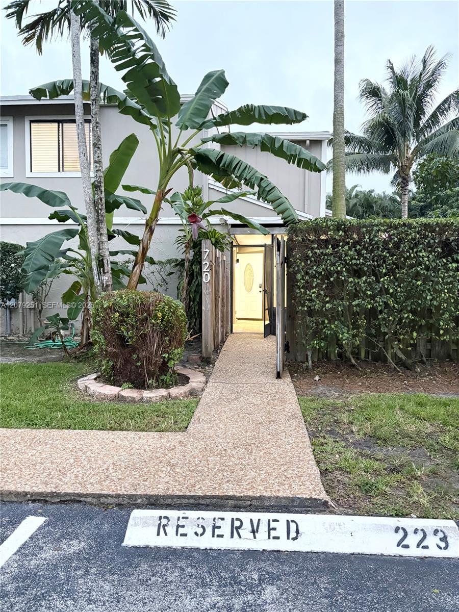 720 NW 132nd Ter, Plantation FL 33325