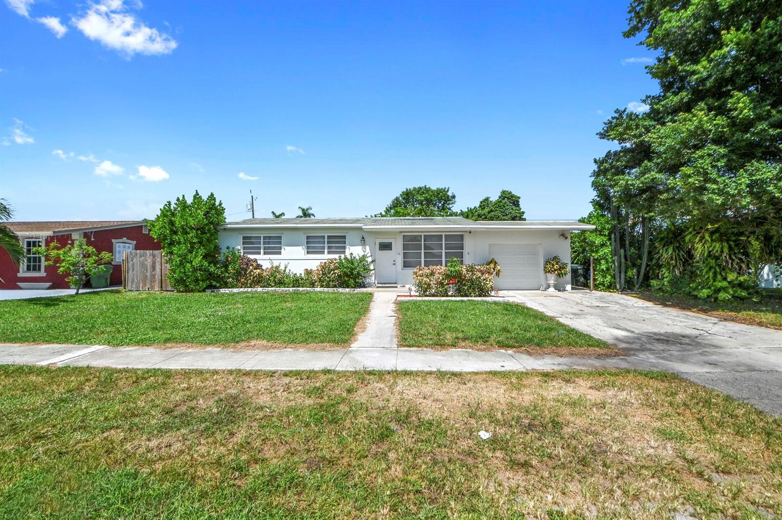 149 Cayman Drive, Palm Springs FL 33461