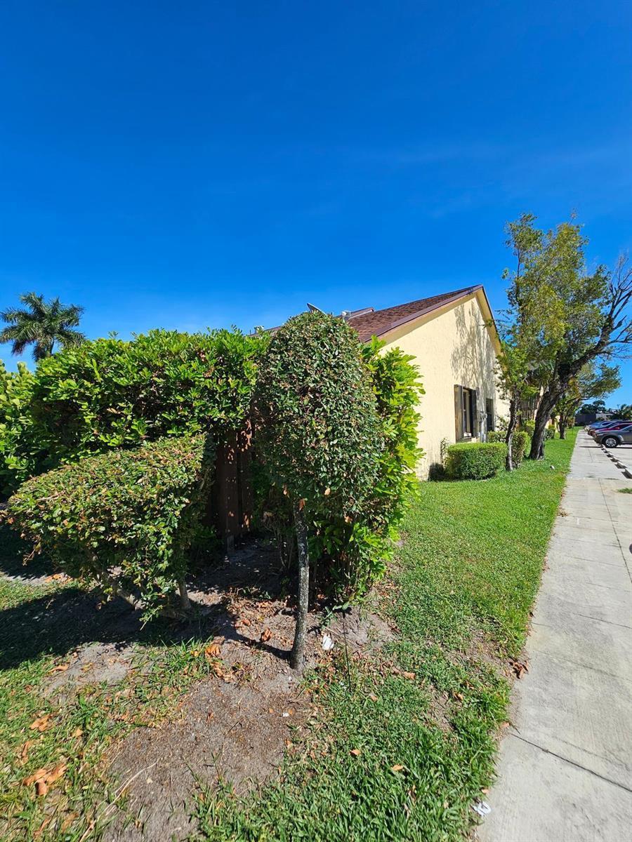 491 Springdale Circle, Palm Springs FL 33461
