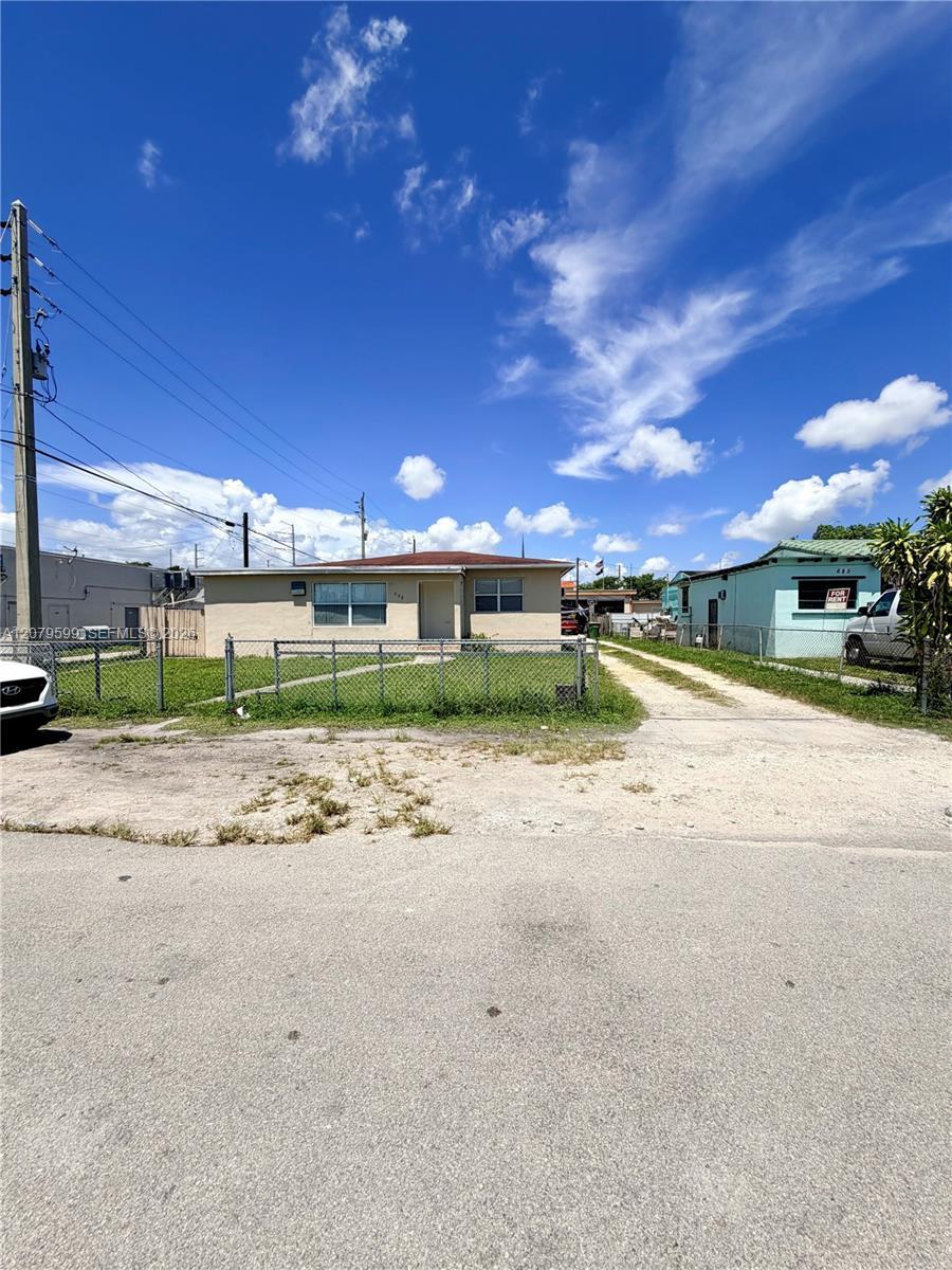 695 NW 130th St, North Miami FL 33168