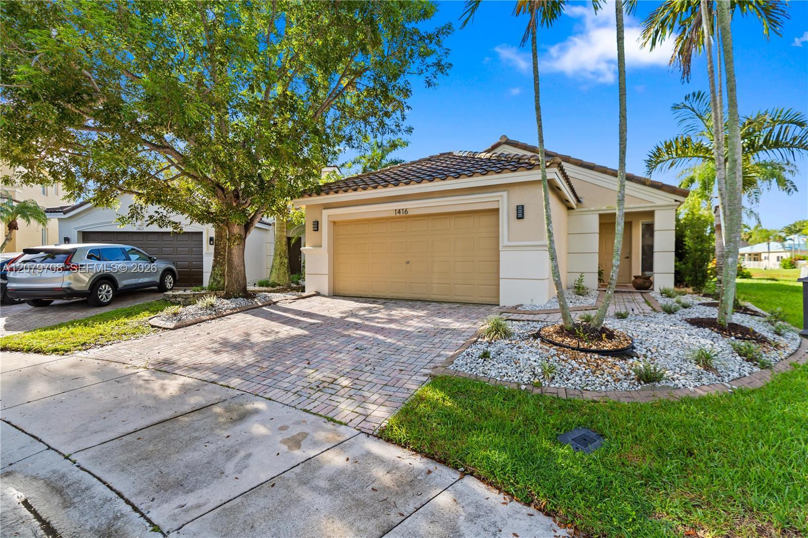 1416 Canary Island Dr, Weston FL 33327
