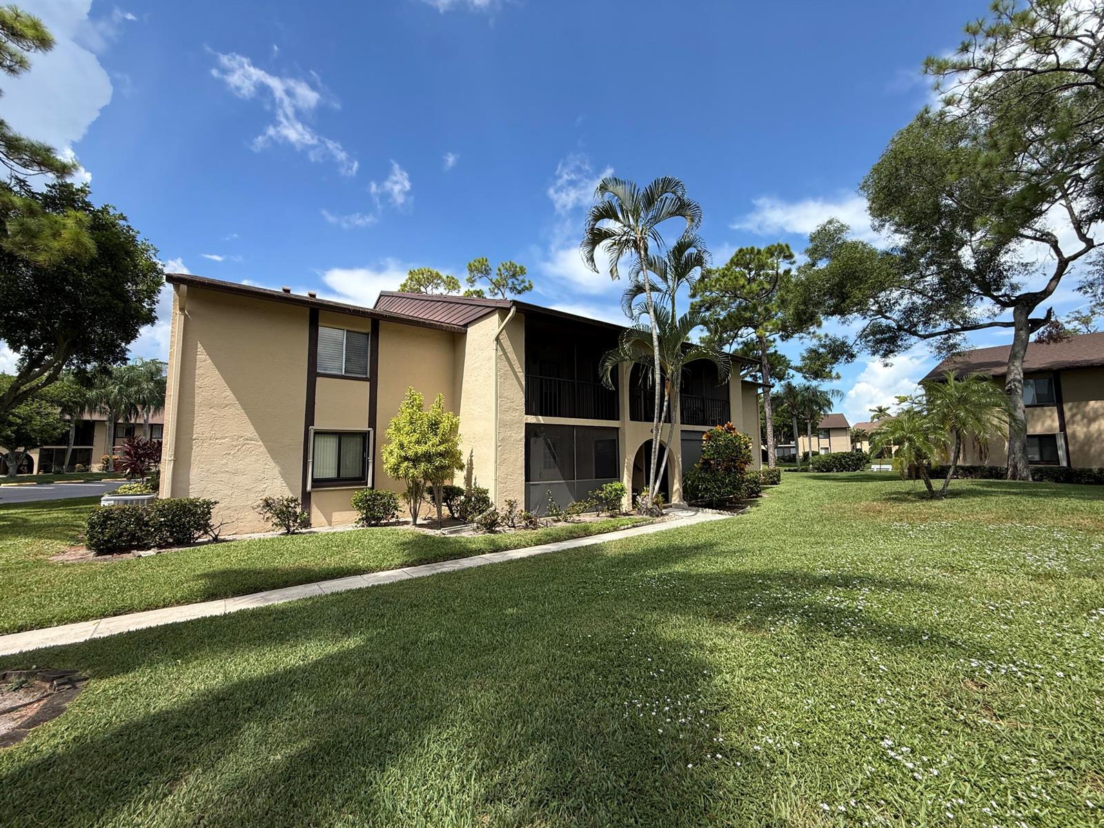 418 PINE GLEN Lane # 2, FL 33463