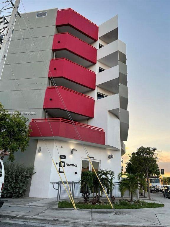 2300 NW 7th Street # 504, Miami FL 33125