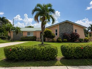 135 SW 7TH Avenue, South Bay FL 33493