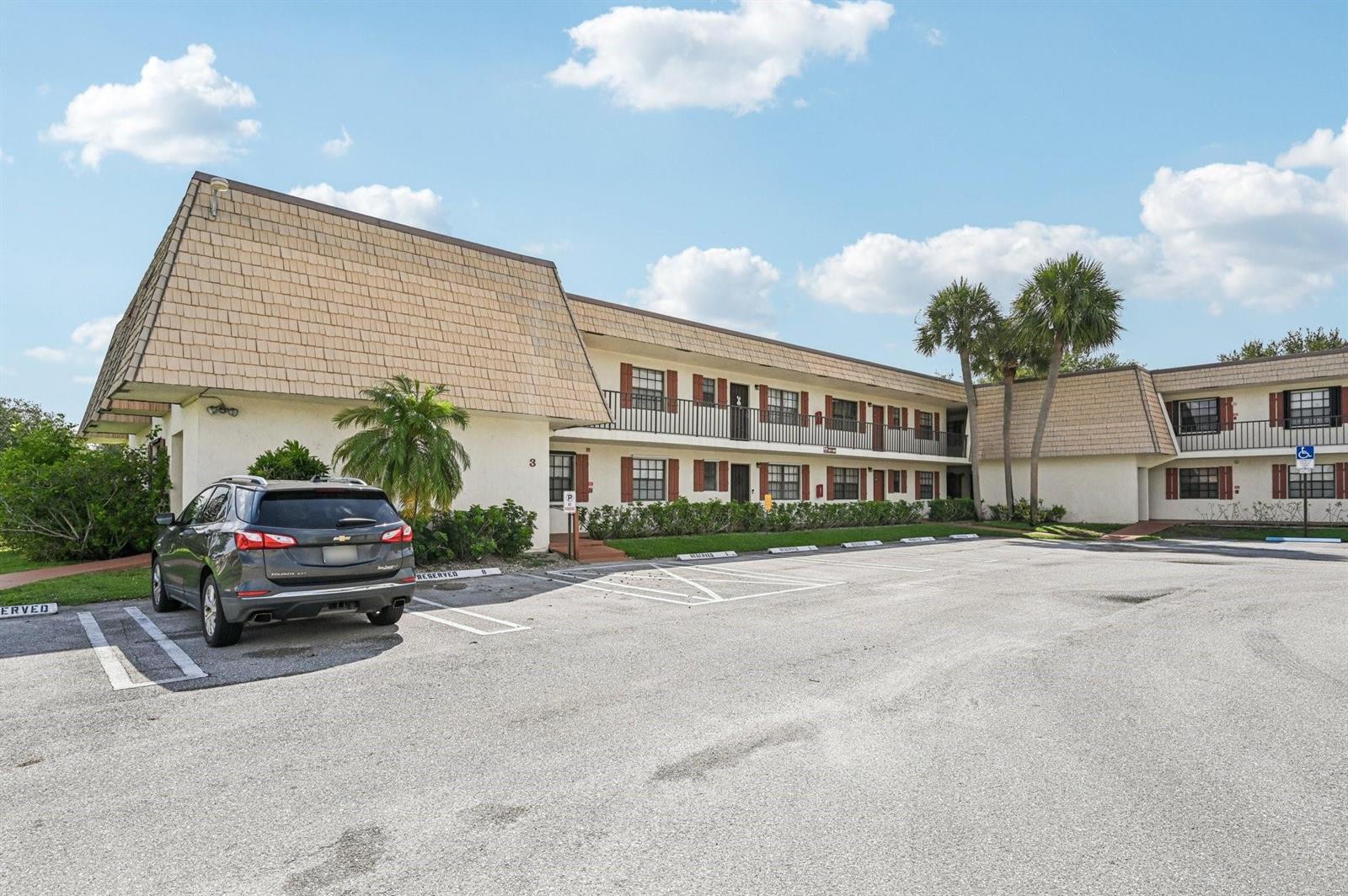 4682 OAK TERRACE Drive # 4682, FL 33463