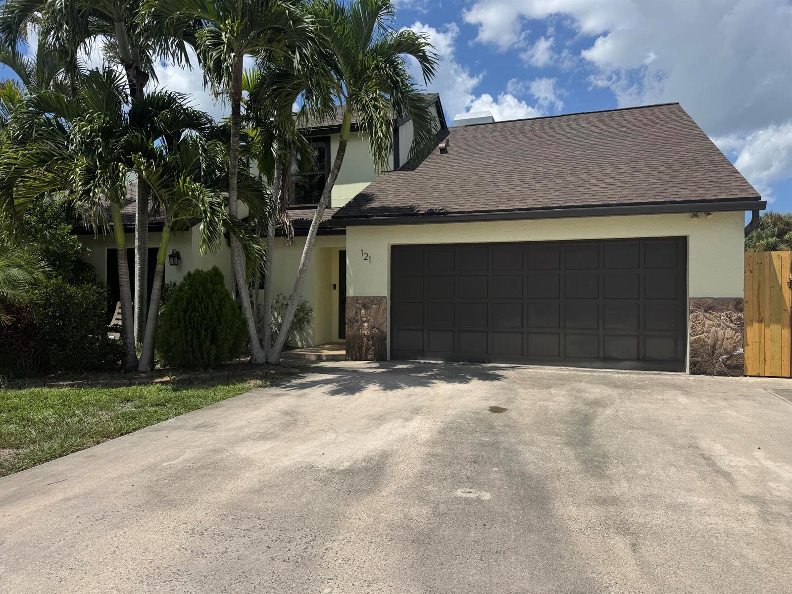 121 BEAUMONT Lane, Palm Beach Gardens FL 33410