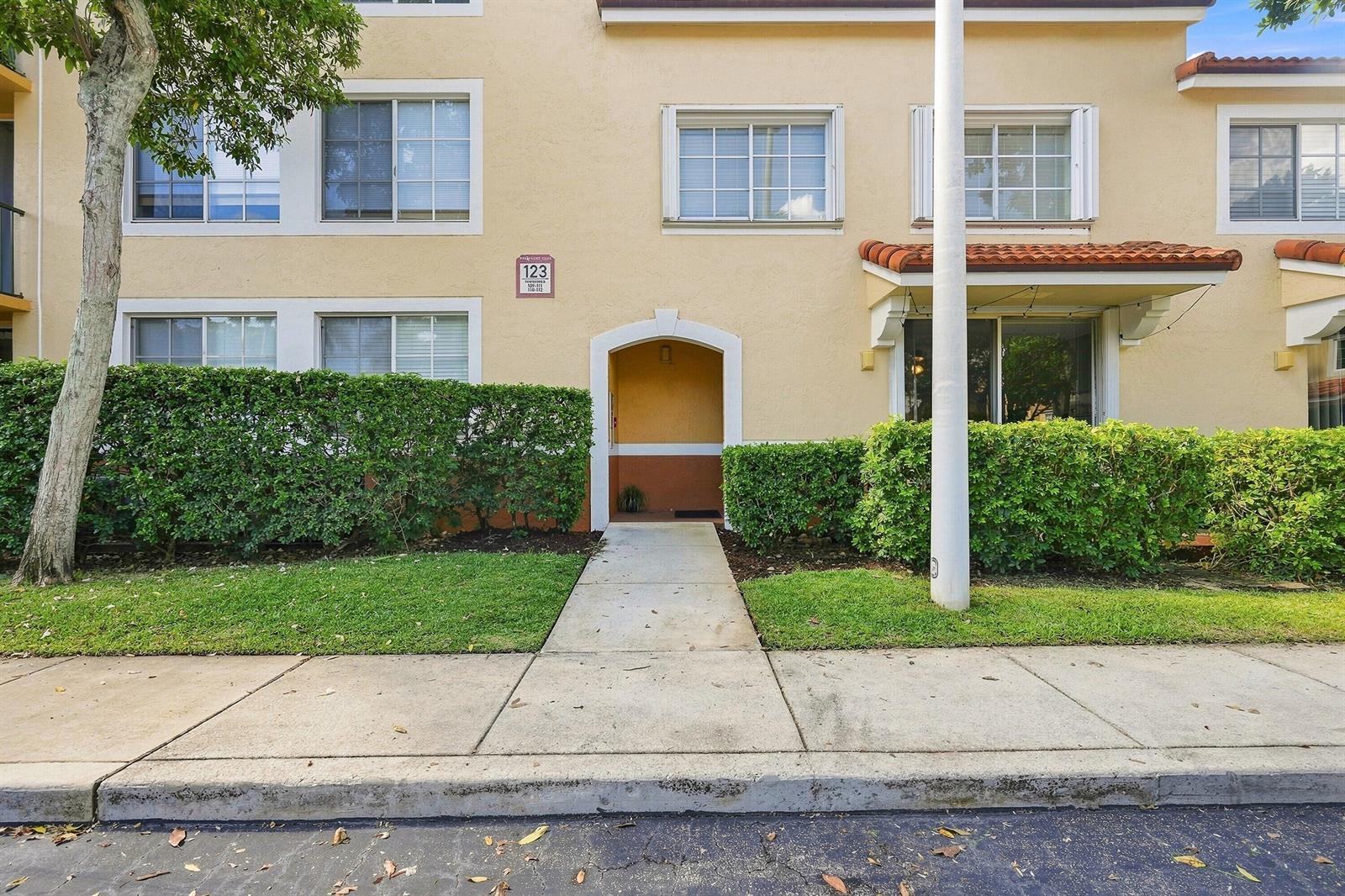 123 Yacht Club Way # 109, Hypoluxo FL 33462